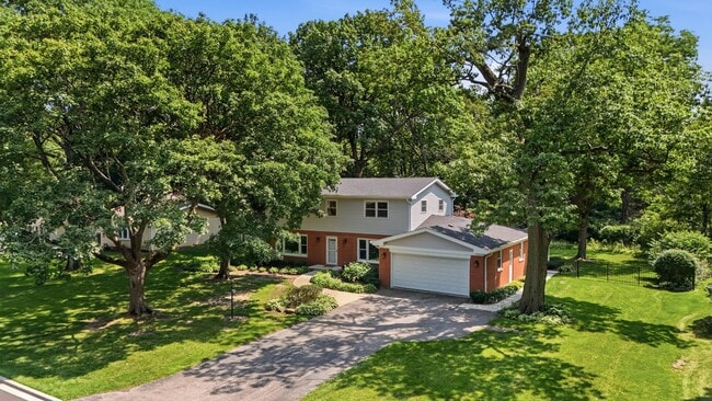 Building Photo - 317 E Forest Ln