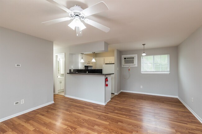 Building Photo - 425 Emerson St Unit 7