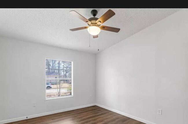 Photo - 302 Woodridge Dr