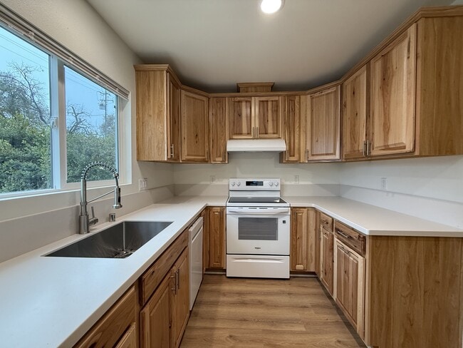 Photo - 535 W 1st Ave