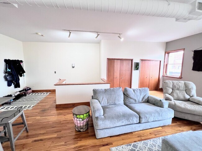 Photo - 1465 W Chicago Ave Unit 4