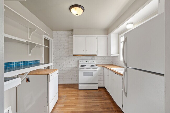 Photo - 1321 E Monument St