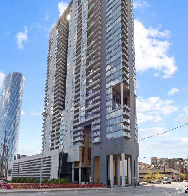 Building Photo - 737 W Washington Blvd Rental