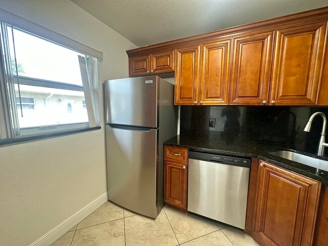 Photo - 3434 State St