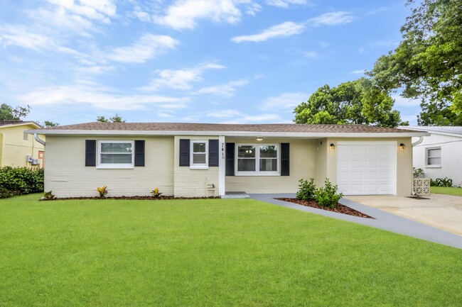7410 Ivanhoe Dr - 7410 Ivanhoe Dr House