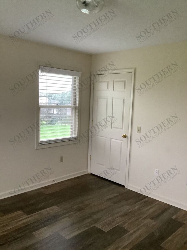 Photo - 300 Trista Ln