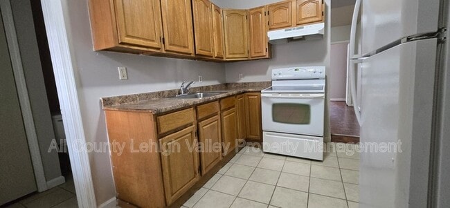 Building Photo - 609.5 Walnut St