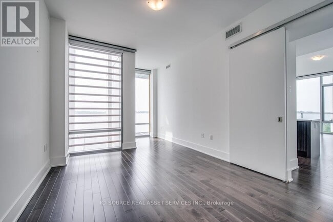 Photo - 39 Queens Quay E Unit 523