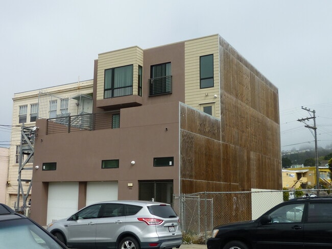 Building Photo - 555 Ellington Ave Unit #555 ELLINGTON