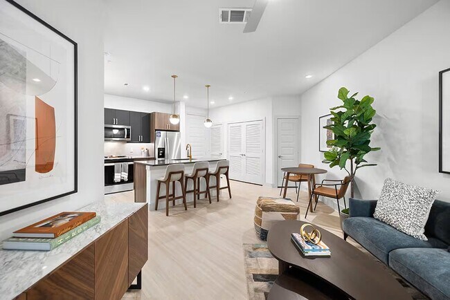 Photo - Special Offer: Up to 6 Weeks Free Rent! Unidad EBD