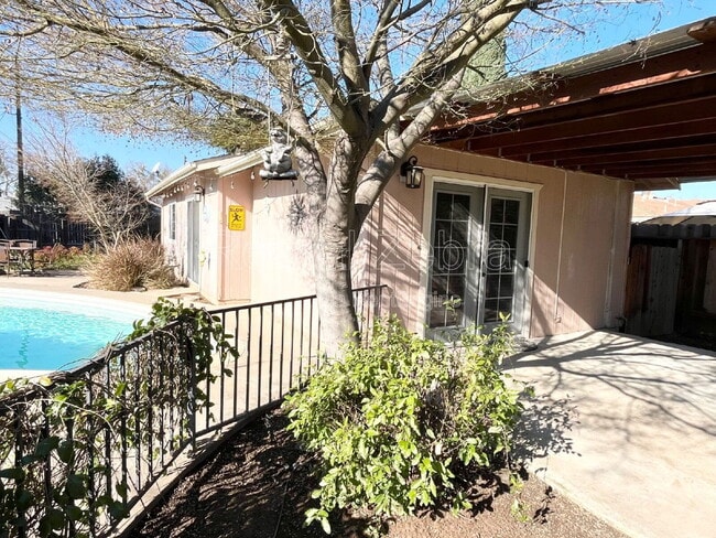 Photo - 687 Vallie Ct