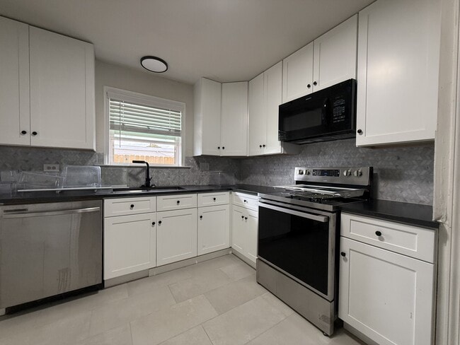 Photo - 3100 Thomas Ave