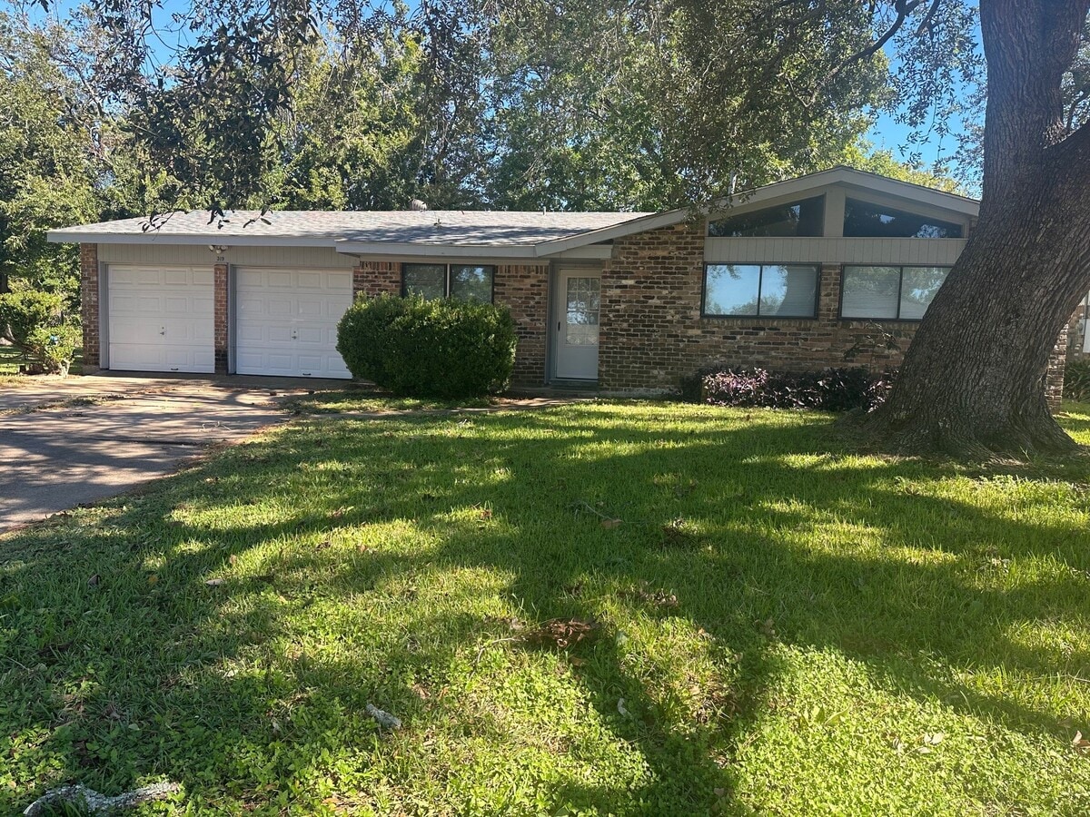 Photo - 319 Chestnut St