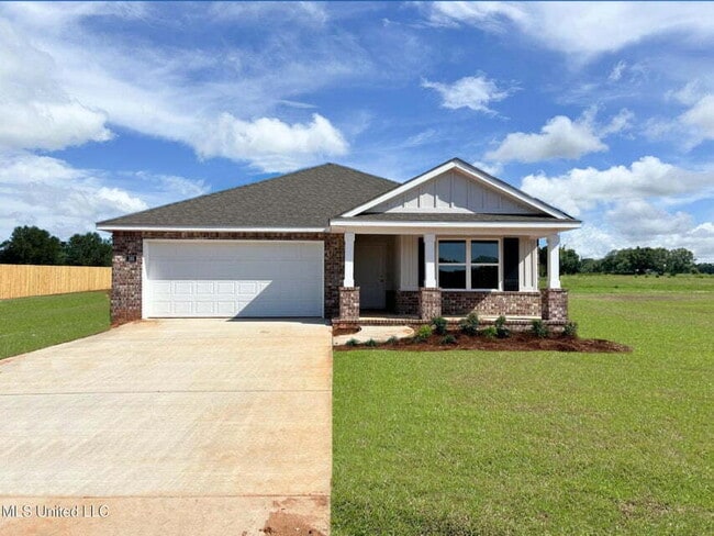 Building Photo - "Charming 3-Bedroom Home with 2 Full Baths...