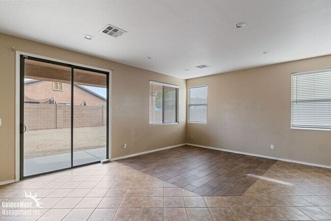 Photo - Beautiful 3Bdm 3Ba Home with Loft in Prime Surprise!