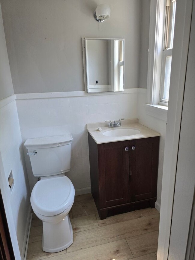 Photo - Lawrence Duplex Unit 1637 Lawrence Ave
