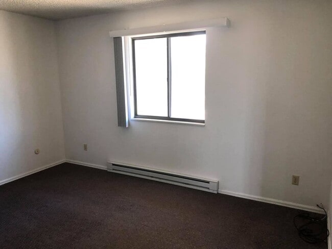 Photo - 44 Royal Crest Dr