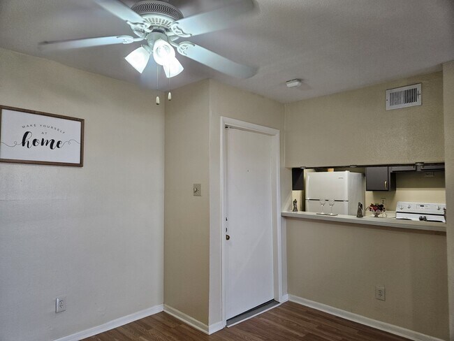 Photo - 8433 Hearth Dr