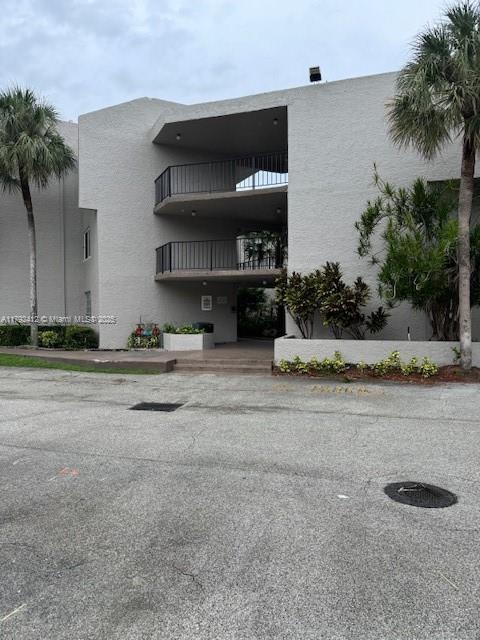 Building Photo - 3100 Riverside Dr Unit 305 Rental