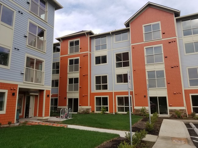 Building Photo - Blanton Commons Rental