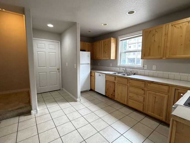 Photo - 321 W Myrtle St Unit 321 W Myrtle St 4