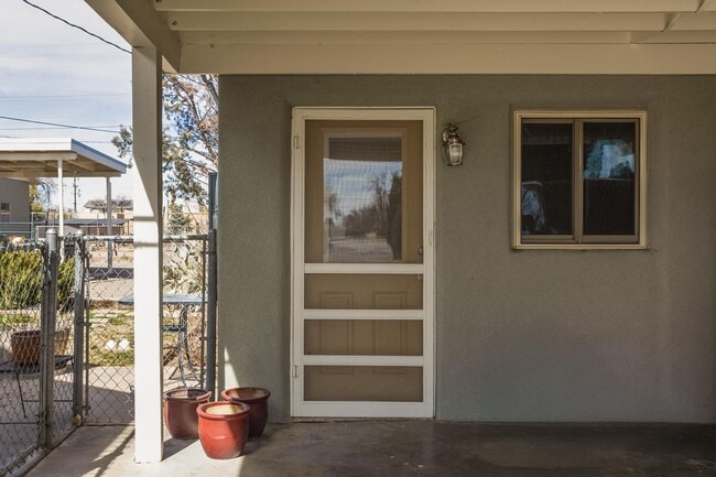 Photo - 501 El Paraiso Rd NW