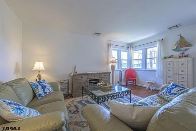 Photo - 303 24th St S