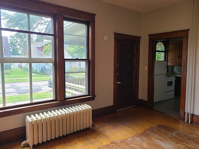 Photo - 1020 2nd Ave W