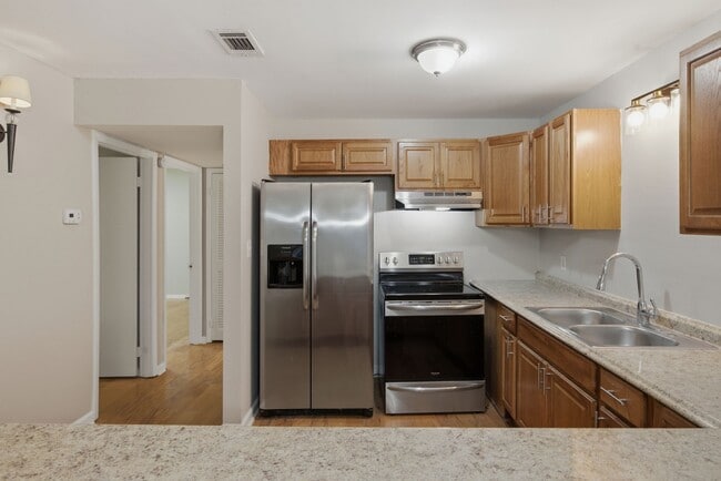 Photo - 815 Ashlawn Pl
