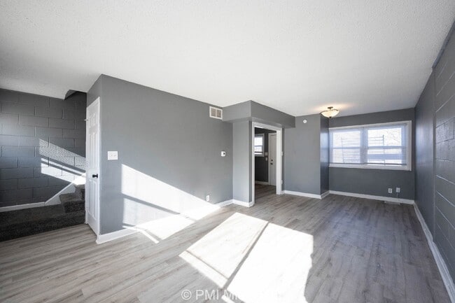 "Charming 2-Bedroom Retreat in Indianapolis – Cozy 900 Sq Ft Living!"