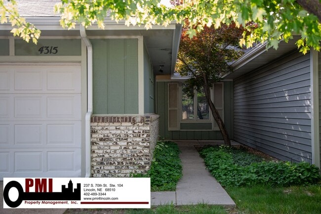 Photo - 4 Bedroom, 3 bathroom Duplex for rent