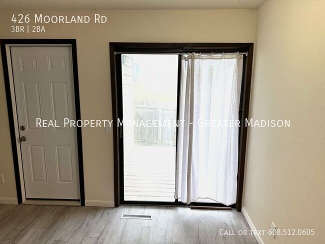Photo - 426 Moorland Rd
