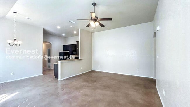 Photo - 194 Joanne Cv