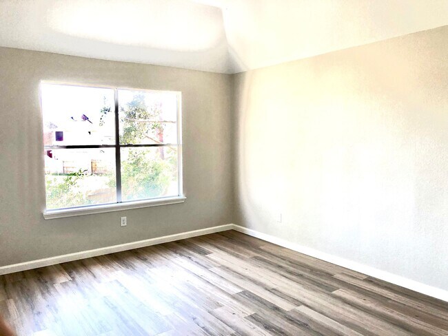 Photo - 5711 Silver Bay Ct