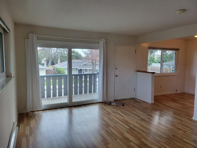 Photo - CAMBRIAN - Remodeled upstairs unit - great... Unit 3