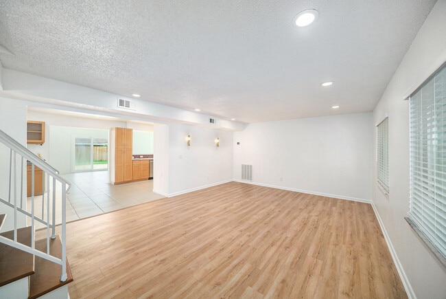 Photo - 4711 Travertine Dr