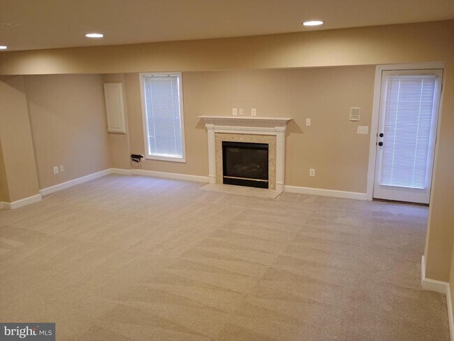 Photo - 1043 Hotchkiss Pl