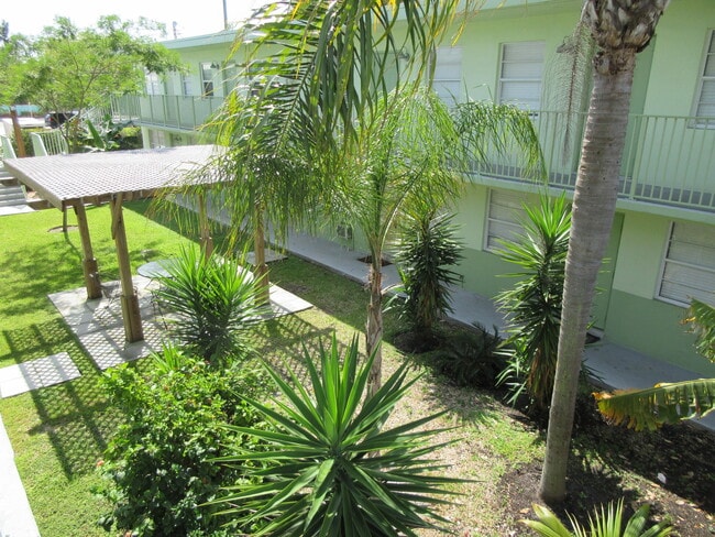 Photo - 1122 N H St Unit 16