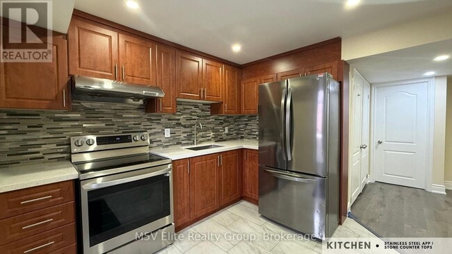 Photo - 140 Queen Mary Dr