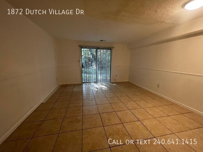 Photo - 1872 Dutch Village Dr