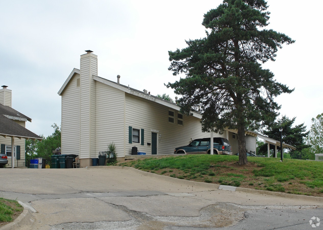 Photo - 2113-2143 Quail Creek Dr Apartments