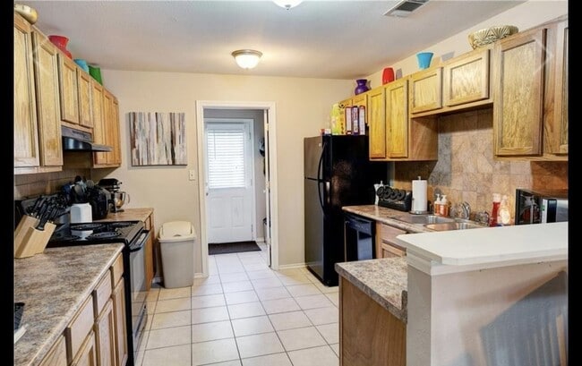 Photo - 901 W Birge St