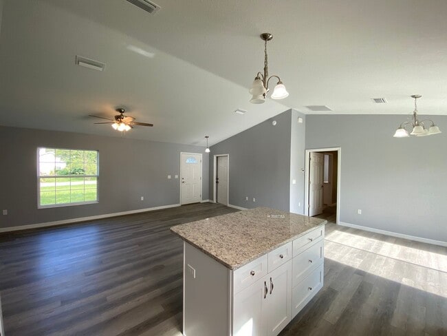 Photo - Desirable SW Ocala Neighborhood 3/2/2 **WON'T LAST**