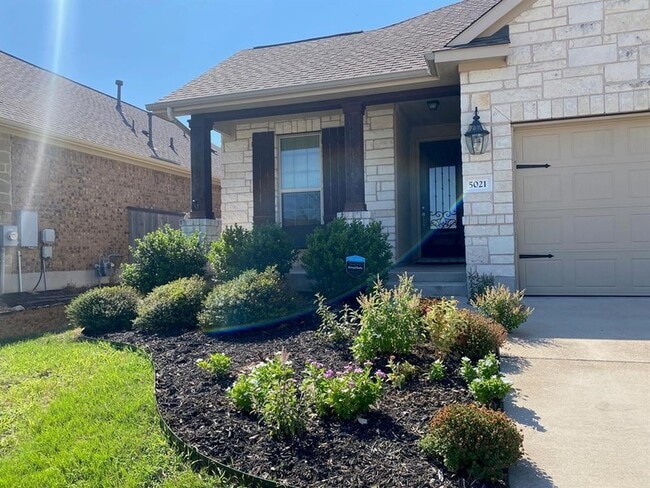 Photo - 5021 Pearl Cres Ln