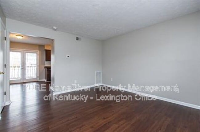 Photo - 209 Landings Dr