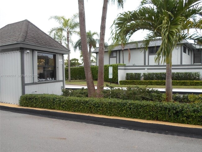 Photo - 20760 NE 4th Ct Unit 201