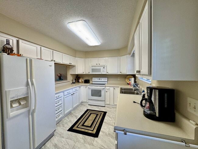 Photo - 308 Chota View Pl