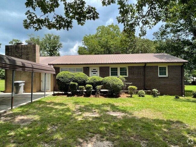 Building Photo - 3 BDRM 1 BA BRICK HOME IN RANDLEMAN, 1444 ...