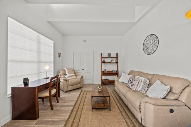 Photo - 1782 Clydesdale Ave