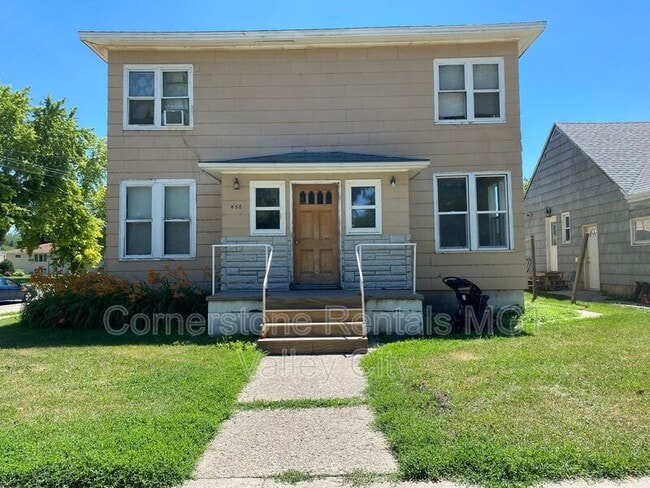 Photo - 458 3rd St NE